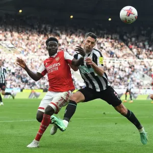 Bukayo Saka vs Fabian Schar: Intense Battle at St. James Park - Arsenal vs Newcastle, Premier League 2022-23