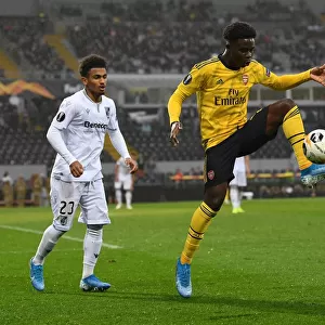 Bukayo Saka vs. Marcus Edwards: A Clash of Skills in Vitoria Guimaraes vs. Arsenal, UEFA Europa League, 2019