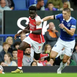 Bukayo Saka vs Vitaliy Mykolenko: Intense Battle at Goodison Park - Everton vs Arsenal, Premier League 2023-24