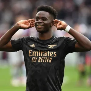Bukayo Saka's Euphoric Celebration: Arsenal Secures Triumph Over Aston Villa in Premier League