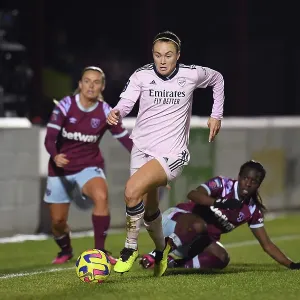 Caitlin Foord's Brilliant Performance Leads Arsenal to Victory over West Ham Caitlin Foord's Brilliant Performance Leads Arsenal to Victory over West Ham