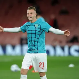 Calum Chambers Unwavering Determination: Arsenal's Key Player Ahead of UCL Clash with Olympiacos (2015/16)