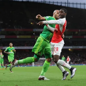 Campbell vs. Kaboul: A Battle of Strength and Determination in the Arsenal vs. Sunderland Clash (2015-16 Premier League)