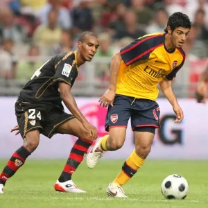 Carlos Vela (Arsenal) Abdoulay Konko (Seville) Carlos Vela (Arsenal) Abdoulay Konko (Seville)