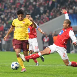 Carlos Vela (Arsenal) Alberto Rodriguez (Braga). SC Braga 2: 0 Arsenal, UEFA Champions League Carlos Vela (Arsenal) Alberto Rodriguez (Braga). SC Braga 2: 0 Arsenal, UEFA Champions League