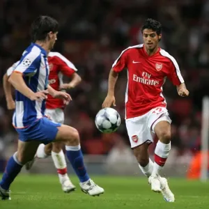 Carlos Vela (Arsenal) Cristian Sapunaru (Porto)