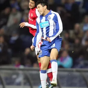 Carlos Vela (Arsenal) Fucile (FC Porto) Carlos Vela (Arsenal) Fucile (FC Porto)