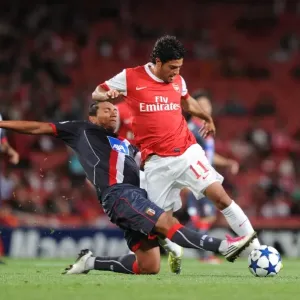 Carlos Vela (Arsenal) Lima (Braga). Arsenal 6: 0 SC Braga, UEFA Champions League Carlos Vela (Arsenal) Lima (Braga). Arsenal 6: 0 SC Braga, UEFA Champions League