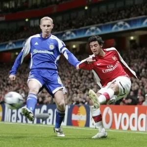 Carlos Vela (Arsenal) Tiberiu Ghioane (Kiev)
