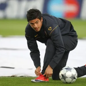 Carlos Vela vs Villarreal: A Battle in the Arsenal's UEFA Champions League Quarterfinal, 1st Leg