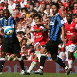 Cecs Fabregas (Arsenal) Luis Jimenez (Inter) Cecs Fabregas (Arsenal) Luis Jimenez (Inter)