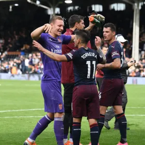 Celebration Moment: Torreira and Leno of Arsenal