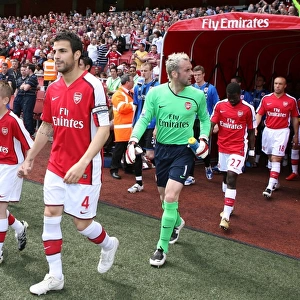 Cesc Fabregas (Arsenal) leads out the team