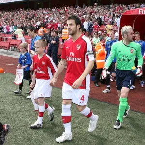 Cesc Fabregas (Arsenal) leads out the team Cesc Fabregas (Arsenal) leads out the team