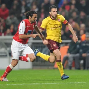 Cesc Fabregas (Arsenal) Miguel Garcia (Braga). SC Braga 2: 0 Arsenal, UEFA Champions League Cesc Fabregas (Arsenal) Miguel Garcia (Braga). SC Braga 2: 0 Arsenal, UEFA Champions League