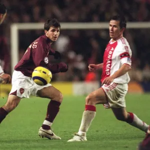 Cesc Fabregas (Arsenal) Tomas Galasek (Ajax). Arsenal 0: 0 Ajax