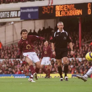 Cesc Fabregas scores Arsenals 1st goal past Ryan Nelsen (Blackburn)