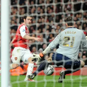 Cesc Fabregas scores Arsenals 3rd goal past Marton Fulop (Ipswich) Cesc Fabregas scores Arsenals 3rd goal past Marton Fulop (Ipswich)