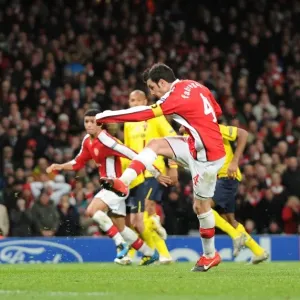 Cesc Fabregas Scores Dramatic Penalty Past Valdes in Arsenal's EUFA Champions League Battle with Barcelona Cesc Fabregas Scores Dramatic Penalty Past Valdes in Arsenal's EUFA Champions League Battle with Barcelona