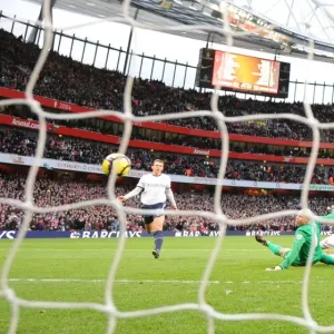 Cesc Fabregas Scores Stunning Goal Past Brad Friedel as Arsenal Cruise to 3-0 Victory over Aston Villa Cesc Fabregas Scores Stunning Goal Past Brad Friedel as Arsenal Cruise to 3-0 Victory over Aston Villa