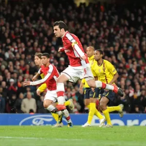 Cesc Fabregas shoots past Barcelona goalkeeper Victor Valdes to score the 2nd Arsenal goal Cesc Fabregas shoots past Barcelona goalkeeper Victor Valdes to score the 2nd Arsenal goal
