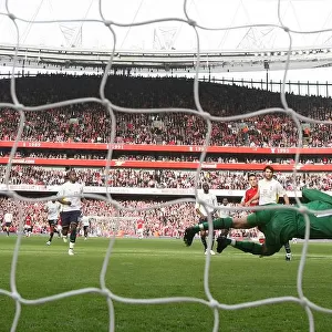 Cesc Fabregas shoots past Tottenham goalkeeper Heurelho