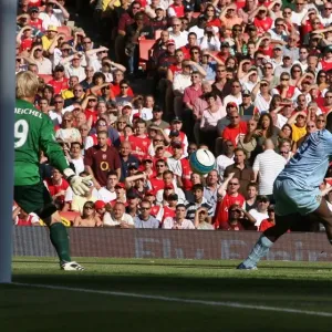 Cesc Fabregas's Epic Goal: Arsenal's 1-0 Victory over Manchester City, 2007