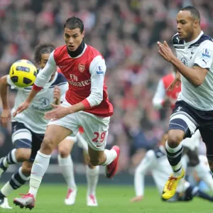 Chamakh vs. Kaboul: Thrilling Rivalry in the Arsenal vs. Tottenham Clash, 2010-11 Premier League