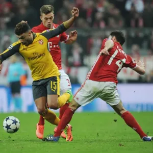 Champions Clash: Oxlade-Chamberlain vs. Alonso - Arsenal vs. Bayern Munich, UEFA Champions League 2016-17 (First Leg) Champions Clash: Oxlade-Chamberlain vs. Alonso - Arsenal vs. Bayern Munich, UEFA Champions League 2016-17 (First Leg)