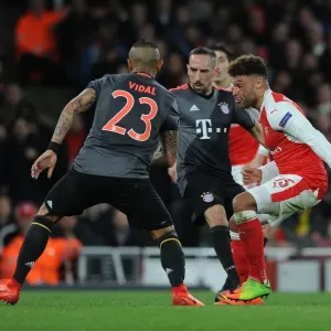 Champions League Clash: Oxlade-Chamberlain vs. Vidal - Arsenal vs. Bayern's Intense Battle (2016-17) Champions League Clash: Oxlade-Chamberlain vs. Vidal - Arsenal vs. Bayern's Intense Battle (2016-17)