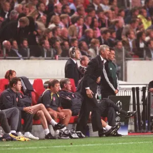 Champions League Showdown: Ajax vs. Arsenal (2005-06) Champions League Showdown: Ajax vs. Arsenal (2005-06)