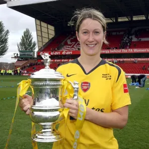 Ciara Grant Celebra con la Coppa dell'FA: La vittoria di Arsenal su Charlton Athletic (2007) Ciara Grant Celebra con la Coppa dell'FA: La vittoria di Arsenal su Charlton Athletic (2007)