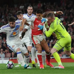 Clash at Emirates: Sanchez Faces Off Against Gooch and Pickford in Arsenal vs. Sunderland
