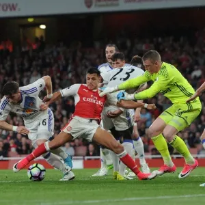 Clash at Emirates: Sanchez vs Gooch and Pickford in Intense Arsenal v Sunderland Battle Clash at Emirates: Sanchez vs Gooch and Pickford in Intense Arsenal v Sunderland Battle