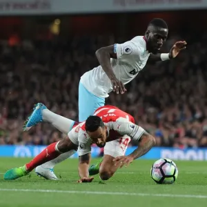 Clash at Emirates: Walcott vs Masuaku Clash at Emirates: Walcott vs Masuaku