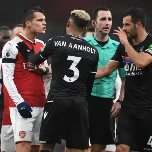 Clash at the Emirates: Xhaka vs. Van Aanholt & Milivojevic - Arsenal vs. Crystal Palace, Premier League 2017-18 Clash at the Emirates: Xhaka vs. Van Aanholt & Milivojevic - Arsenal vs. Crystal Palace, Premier League 2017-18