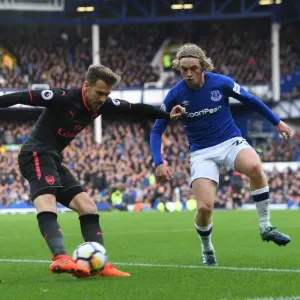Clash at Goodison Park: Ramsey vs. Davies in Premier League Showdown