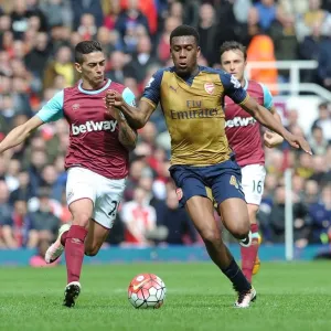Clash of the Midfield Maestros: Iwobi vs. Lanzini in Premier League Showdown