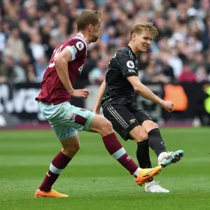 Clash of the Midfield Titans: Odegaard vs. Soucek at London Stadium