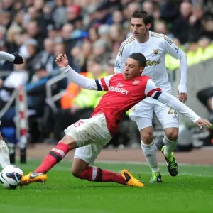Clash of Midfielders: Oxlade-Chamberlain vs. de Guzman (Swansea City vs. Arsenal, 2012-13) Clash of Midfielders: Oxlade-Chamberlain vs. de Guzman (Swansea City vs. Arsenal, 2012-13)