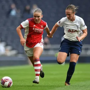 Clash on the Pitch: Tottenham Hotspur Women vs. Arsenal Women - Battle for Supremacy in the MIND Series Clash on the Pitch: Tottenham Hotspur Women vs. Arsenal Women - Battle for Supremacy in the MIND Series