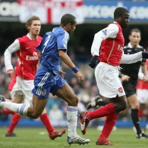 Clash of Rivals: Eboue vs. Cole at Stamford Bridge - Chelsea Edge Past Arsenal 2:1 in Premier League