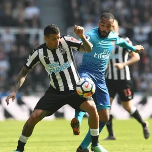Clash at St. James Park: A Battle Between Lacazette and Kenedy - Arsenal vs. Newcastle United, Premier League