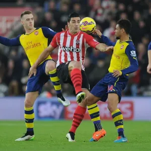 Clash at St. Mary's: Arsenal's Chambers and Coquelin Battle Pelle of Southampton (2014-15)
