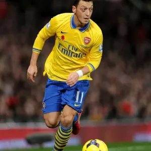 Clash of the Stars: Mesut Ozil vs Manchester United (2013-14) Clash of the Stars: Mesut Ozil vs Manchester United (2013-14)