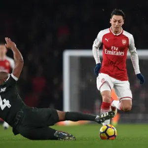 Clash of the Stars: Ozil vs. Kompany - Arsenal vs. Manchester City