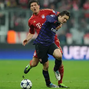 Clash of Stars: Rosicky vs. Gomez - The Intense Battle at the Allianz Arena (Bayern Munich vs. Arsenal 2012-13)