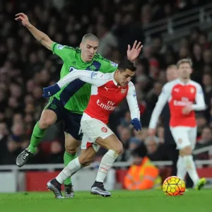 Clash of Stars: Sanchez vs. Romeu - Arsenal's Battle Against Southampton Clash of Stars: Sanchez vs. Romeu - Arsenal's Battle Against Southampton
