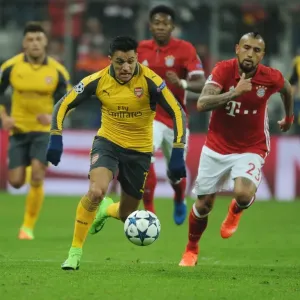 Clash of Titans: Alexis Sanchez vs Arturo Vidal in the UEFA Champions League - Bayern Munich vs Arsenal Clash of Titans: Alexis Sanchez vs Arturo Vidal in the UEFA Champions League - Bayern Munich vs Arsenal