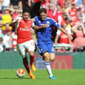 Clash at Wembley: Oxlade-Chamberlain vs Azpilicueta - Battle for Midfield Supremacy Clash at Wembley: Oxlade-Chamberlain vs Azpilicueta - Battle for Midfield Supremacy